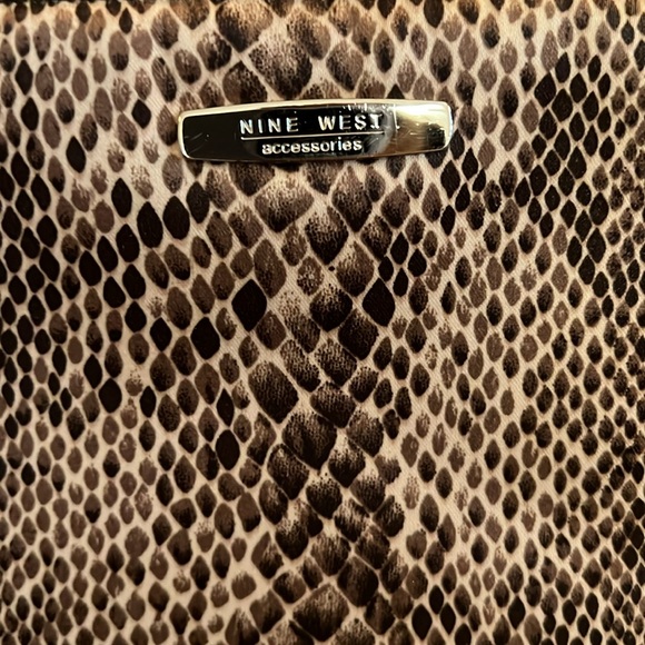 NineWest Vintage Soft Snakeskin Print with Shoulder/Crossbody Strap - Picture 2 of 9